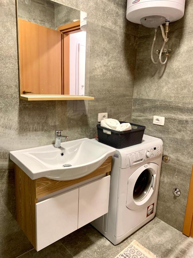Sol Lux Studio Apartments 2Nd Floor Durres Luaran gambar